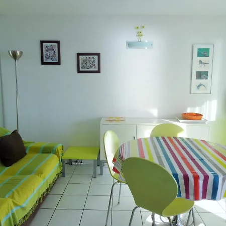 1 Bord De Apartment