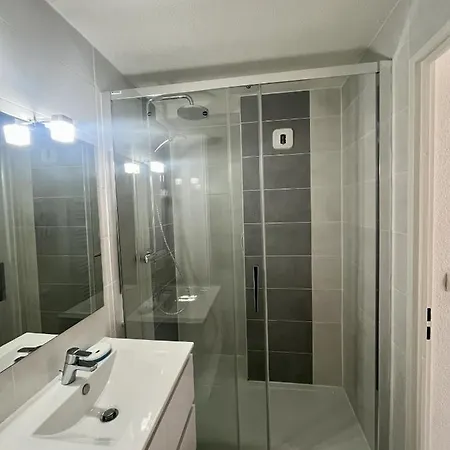 1 Bord De Apartment *