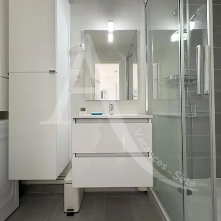 1 Bord De Apartment Sete